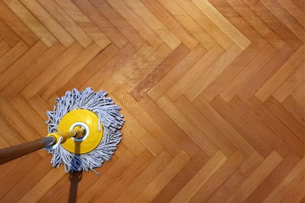 como-limpar-piso-de-madeira